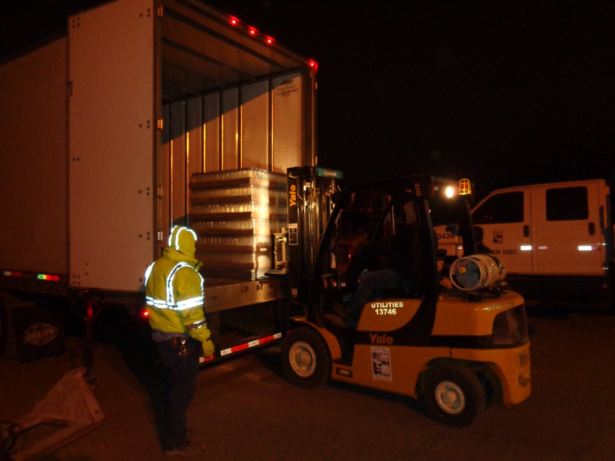 TCEQ's tweet image. TCEQ is continuing to support the City of Laredo by sending two more truckloads of bottled water to be distributed for those affected by the Boil Water Notice. For updates and more info, please refer to the City of Laredo’s social media and website.