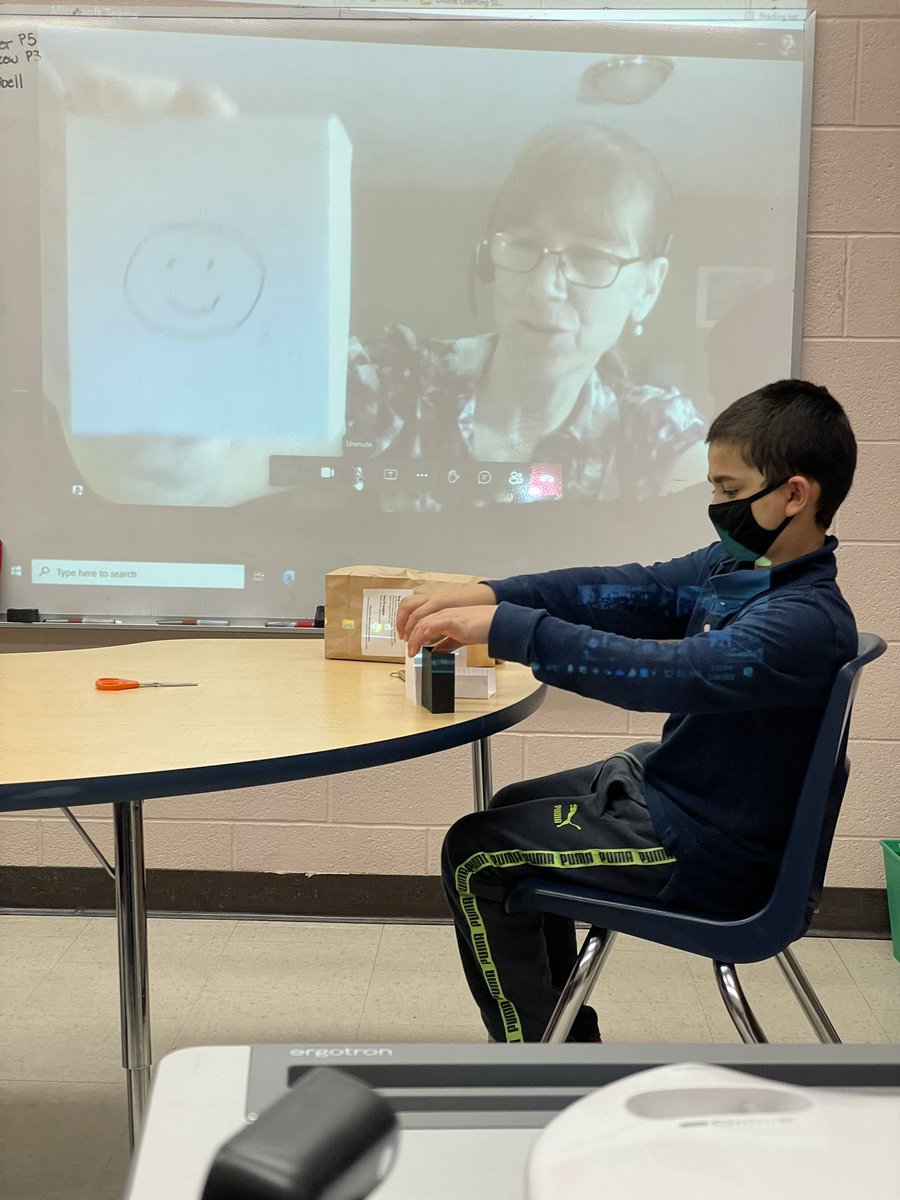 <a href="/MrsHickey3/">Kelly Hickey</a> <a href="/SettlersGreenPS/">Settler's Green PS</a> Having fun exploring light with the Scientists in the school today!!