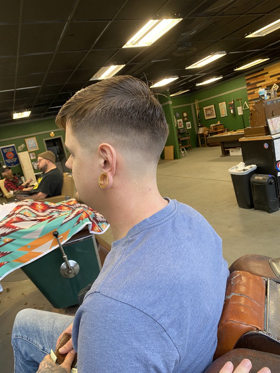 Hmu for a fresh cut, message me to hold your appointment