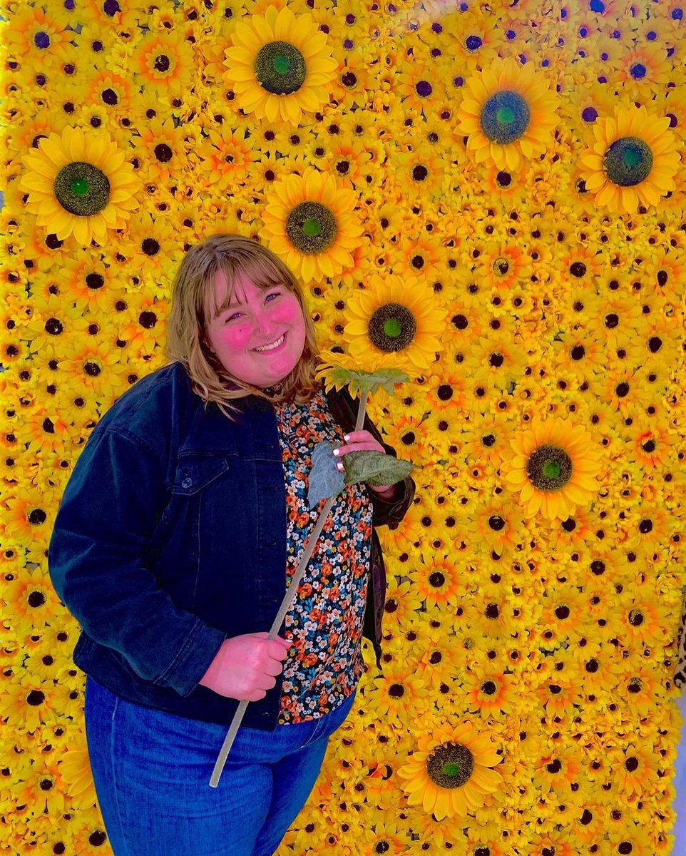 KindaCandid's tweet photo. Alexa, play sunflower by Neil Diamond 🌻🌻

#KindaCandid #selfiemuseum #visitcstx #bcstx #aggieland #collegestation #aggiebusiness #collegestationfun https://t.co/I8FMGvjQQ8