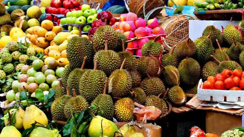 Паттайя фрукт польза. Тайский фрукт Паттайя. Фруктовый рынок в Паттайе. Джуси фрукт Тайланда. Самуи фрукты.
