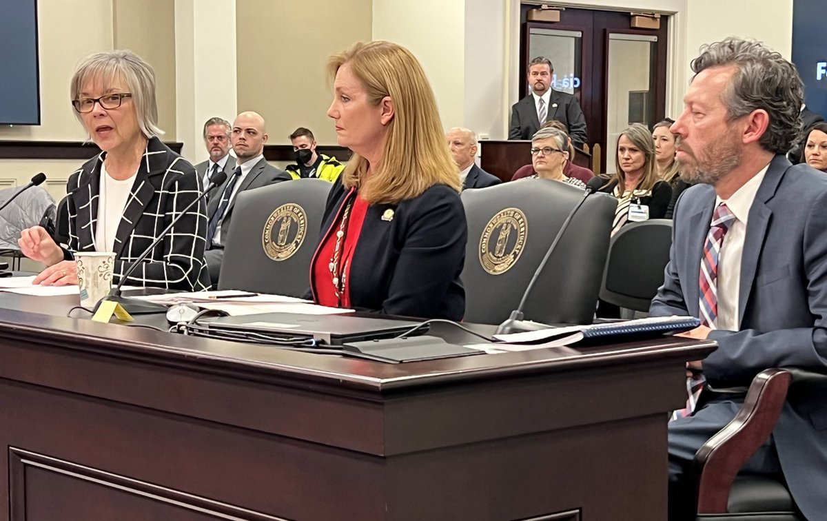 AARPKY's tweet photo. “This is the right thing to do for Kentuckians. HB430 prevents Medigap supplements from denying coverage to persons with pre-existing conditions,” Eric Evans @AARPKY Today, Health & Family Services Committee unanimously passed #HB430. The bill now goes to the full House. #kyga22 https://t.co/fuHWLbjNdR
