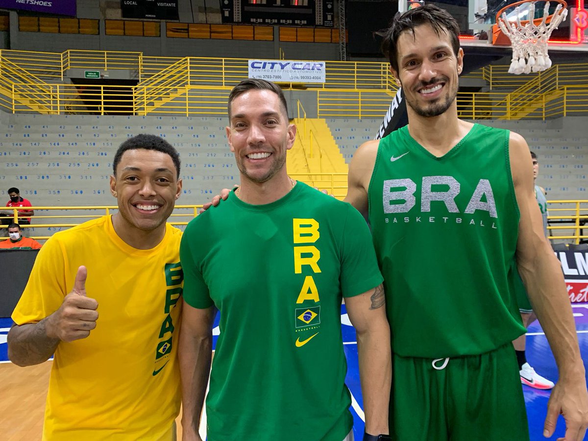 Time Flamengo (@timeflamengo) on Twitter photo O armador Yago, o preparador físico Bruno Nicolaci e o ala-pivô Rafael Mineiro, sob o comando de Gustavo De Conti, representam o Orgulho da Nação na próxima janela das Eliminatórias da Copa do Mundo. O Brasil joga nesta sexta, contra o Uruguai, e na segunda, contra a Colômbia. O armador Yago, o preparador físico Bruno Nicolaci e o ala-pivô Rafael Mineiro, sob o comando de Gustavo De Conti, representam o Orgulho da Nação na próxima janela das Eliminatórias da Copa do Mundo. O Brasil joga nesta sexta, contra o Uruguai, e na segunda, contra a Colômbia.