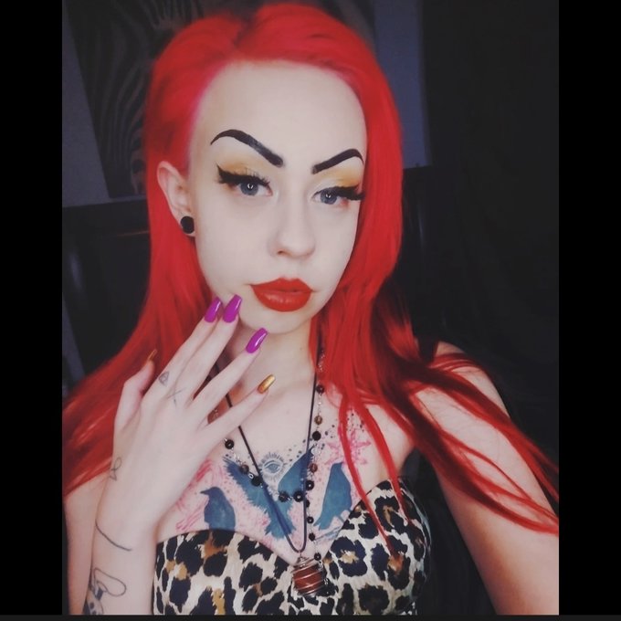 Hiii ❤

#altgirl #alternativegirl #redhair #lgorhgirl #inked #punk https://t.co/o3KhoPWyP6