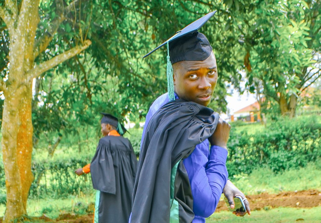 FlanckNew's tweet photo. Graduate, shut up 
Do a retake of the initial Hustle 
God wins.
#OnceaBrickMaker https://t.co/mpxZty6TGI