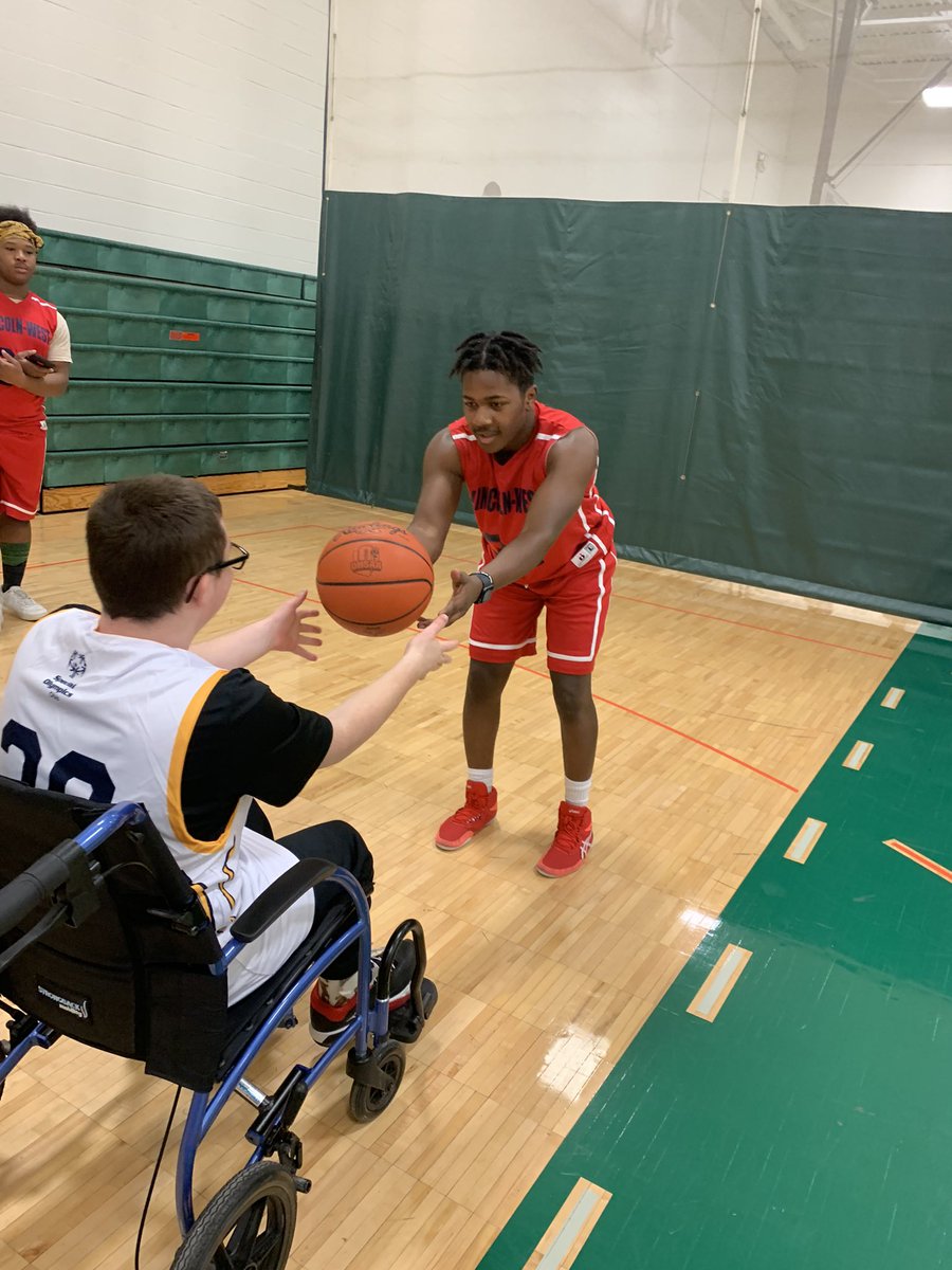 Coles first 🏀 tourney today <a href="/HS_Strongsville/">Strongsville High</a> so proud ! Good memories to begin Thanks to all the coaches/volunteers/students and <a href="/Jacob1_1127/">Jacob Madis</a> helping him shoot <a href="/NRCSRangers/">North Ridgeville City Schools</a> <a href="/baseballnrhs/">Rangers Baseball</a> <a href="/cavs/">Cleveland Cavaliers</a> Strongsville High was a great host !