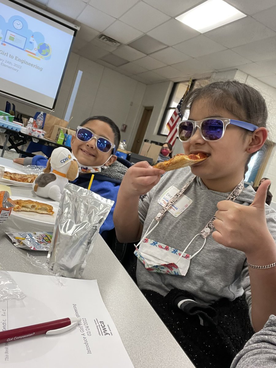 Mercyg161's tweet photo. I’m glad we attended Introduce a Girl to Engineering @Winston_ISE today. It was a great experience! Emerie was happy her project was chosen and loved her prizes! #Engineering @AnaCantuEISD @HBGElementary https://t.co/hk0KB6ao90