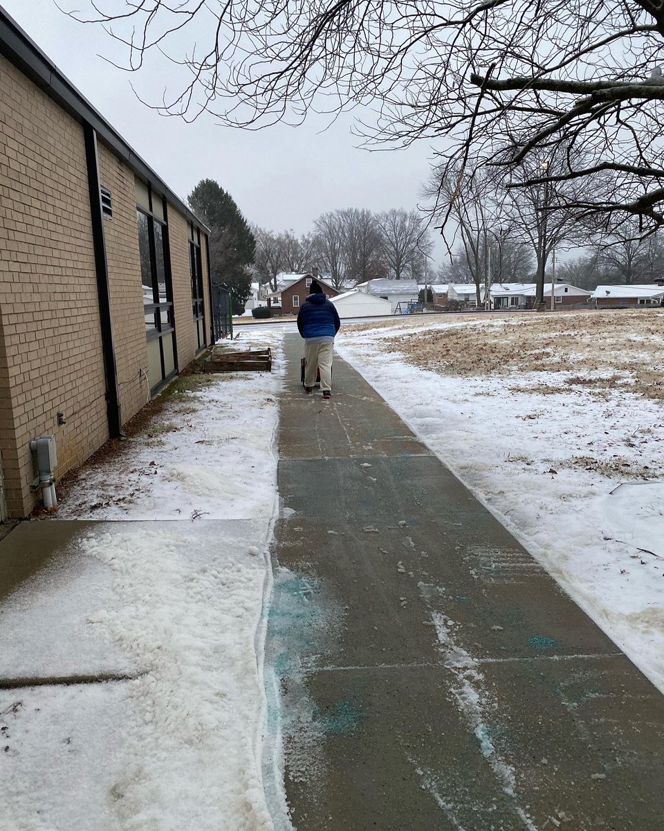GreenParkLS's tweet photo. 💪🏽 Check out these two buddies, Mr. Eggold and Mr. Ado, shoveling and cleaning up all the ice at school today making a challenging task a lighthearted fun time. That’s why we love ‘em! 🤪

#GPLS #discovergreenpark #staffofgreenpark #grit #integrity #formativefive #winter2022 https://t.co/mvEBYldv83