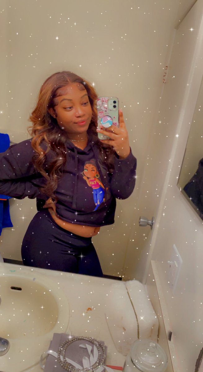 missliraababyy's tweet photo. When they sleep on you, tuck them 🛌 

#TURupNEXT #TeamUnderRated https://t.co/huXP0mCJah https://t.co/uAIhYAPNHL