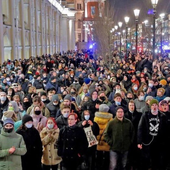 I’m in awe of the Russian anti-war protestors taking to their streets despite the consequences. COURAGEOUS! 
#FreeRussia #StandWithUkraine