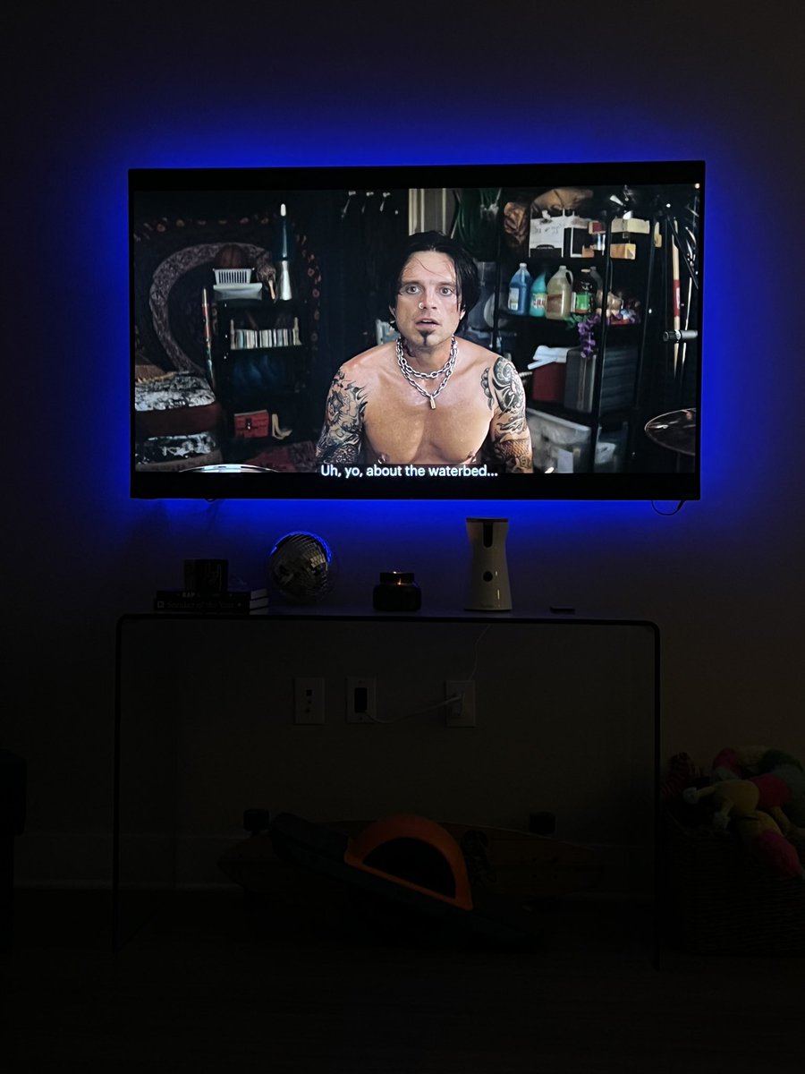 keelyleonard's tweet photo. me: I’ll watch Pam and Tommy for the plot. 

the plot: https://t.co/HsdM4UW3mK