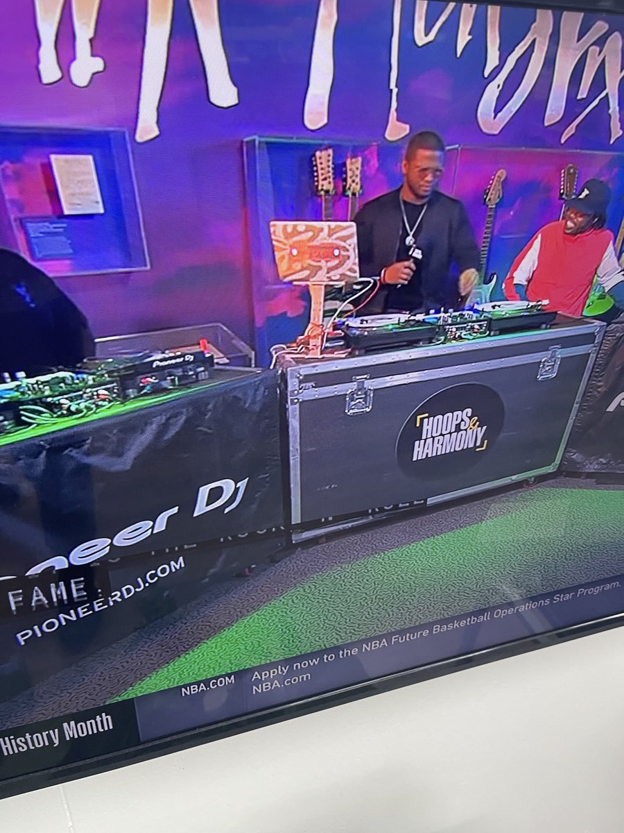 COACHJUICE_'s tweet photo. BIG BRO EVERYWHERE @RoParrish 🙏🏽#WORKINGWORKING https://t.co/YDVEFEdkOG