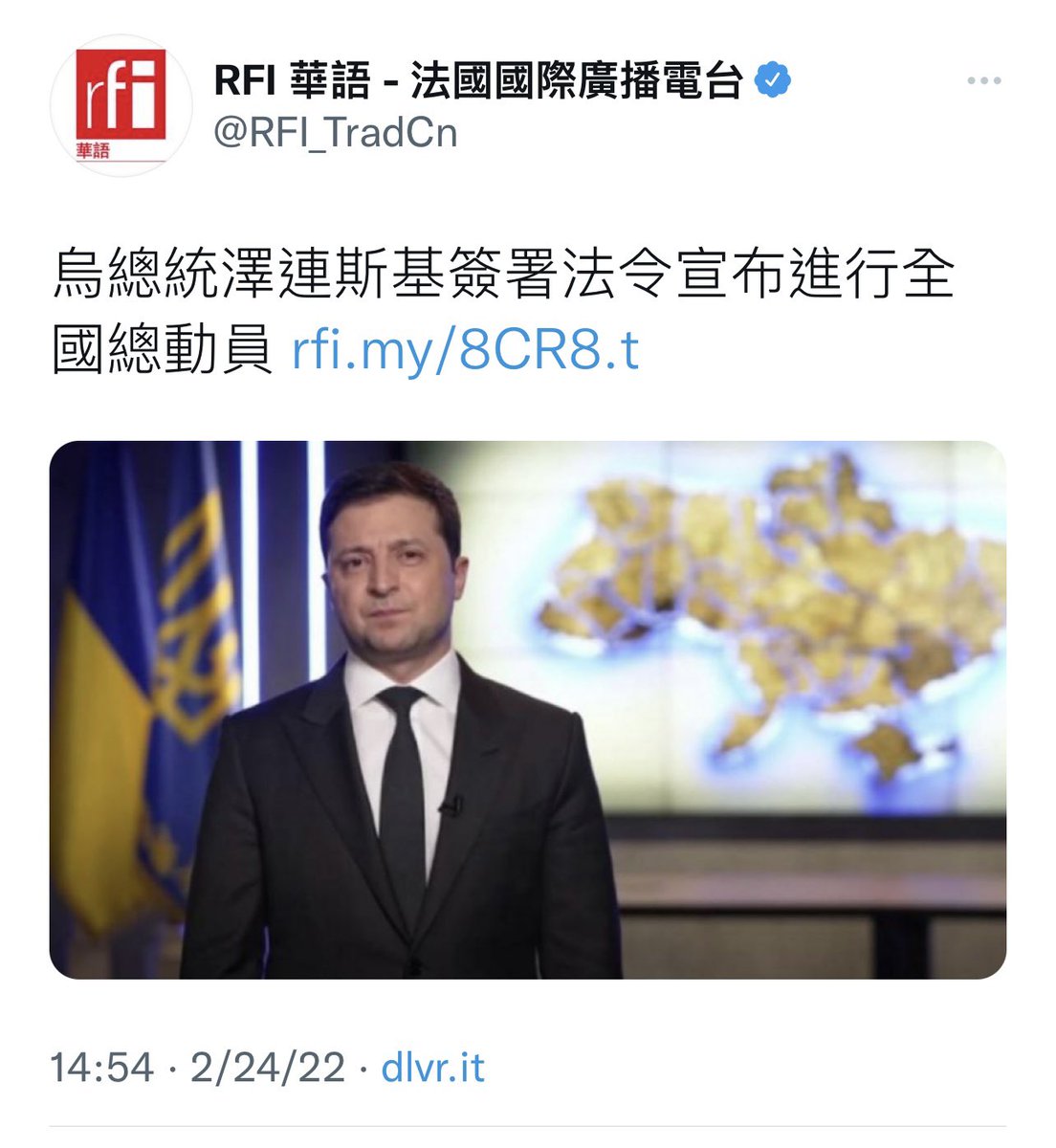 喜剧演员出身的乌克兰总统尽管被很多人嘲笑，但是人家并没有逃走，即便在接获美国通知自己有可能会被俄军斩首威胁时，人家也没有抛弃乌克兰人民，还在组织指挥抵抗军！一个人早年为了生活，选择何种职业，不应该成为嘲笑的对象吧？里根总统早年不也是一个演员吗？那也没影响人家成为美国的伟大总统啊！