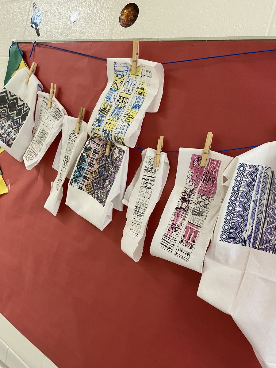 davis_lyndsie's tweet photo. Love love love @brayelementary Pre-K’s Kente cloth patterns ❤️❤️❤️ https://t.co/36TNcvGC40