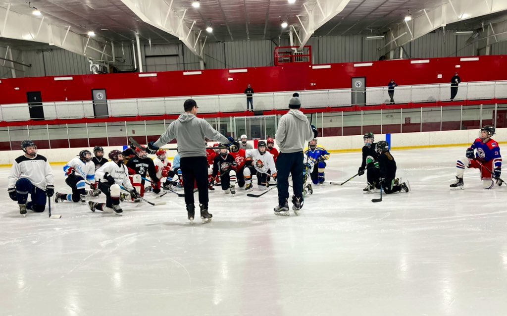 RinkShrinks's tweet photo. What do we think are the top 3 things these kids learned from the shrinks at the @line_6th camp? https://t.co/zuekUI0e2q