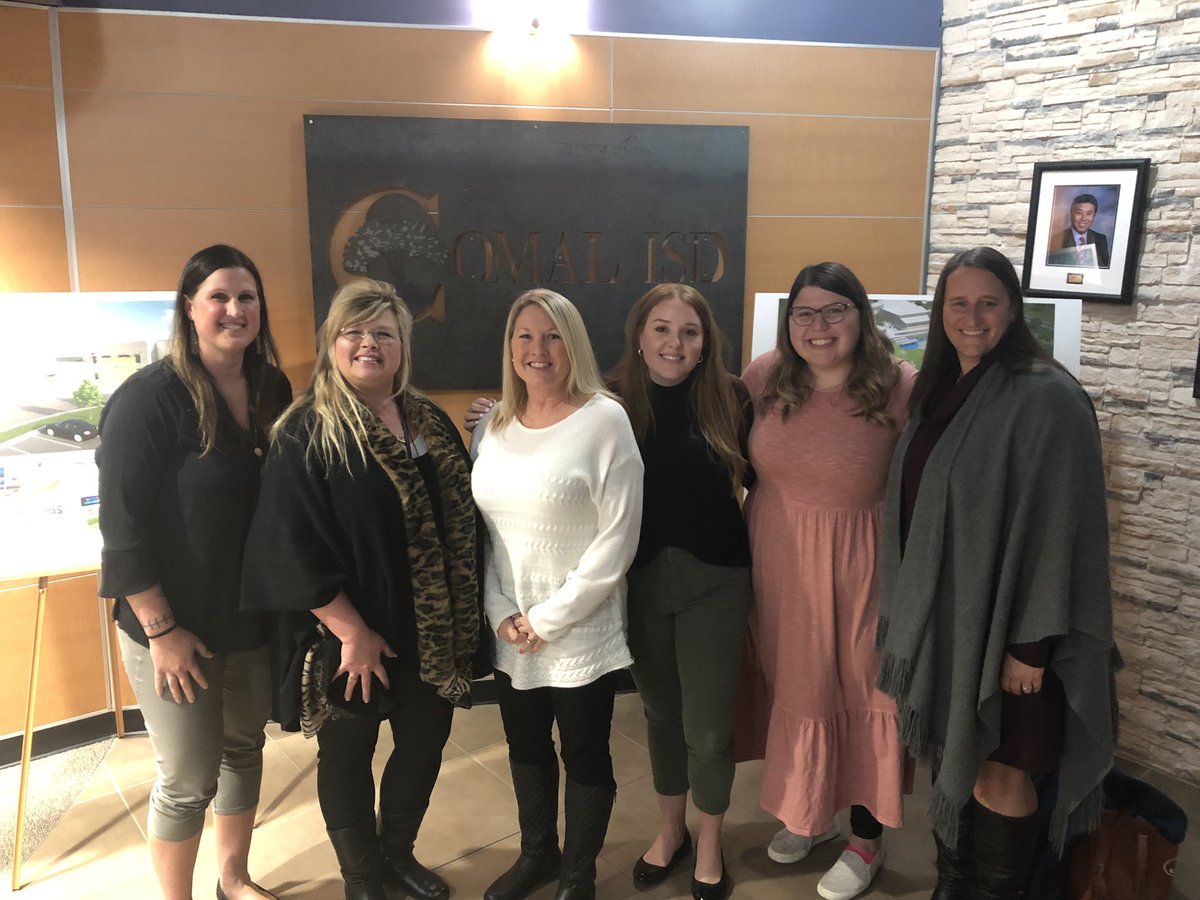 MECHS_Principal's tweet photo. Congratulations to our 8th grade math team being spotlighted at the Comal ISD board meeting tonight. Student success is always #1! You make me proud to be a CHMS Panther! @Supt_comalisd https://t.co/FqGwZQrVLi