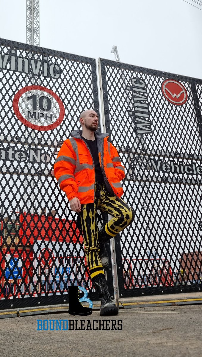BoundBleachers's tweet photo. @gimp_115 loves mixing up His Outfits
Don't he wish he was serving some Skinhead boots or Builders Boots right about Now
But dont he suit being a skinhead?
https://t.co/0DUns1VNjJ
Yellow Hankycode to basic Bleachers
We got you covered
#bleachers #skinhead #hankycodebleachers https://t.co/Sx42rd57pQ