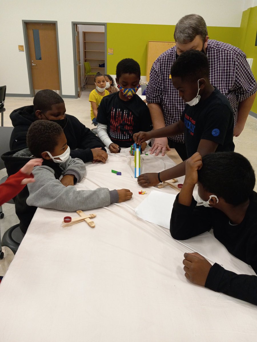 coachwin13's tweet image. Mr. Cliff Hudson, MCS STEM Coordinator and science guru, assisting SCES students learning force and motion at the MCS Innovation Campus.
#mcsstem
@MartinCoSchNC 
#martincountyschoolsnc
#MCSIC