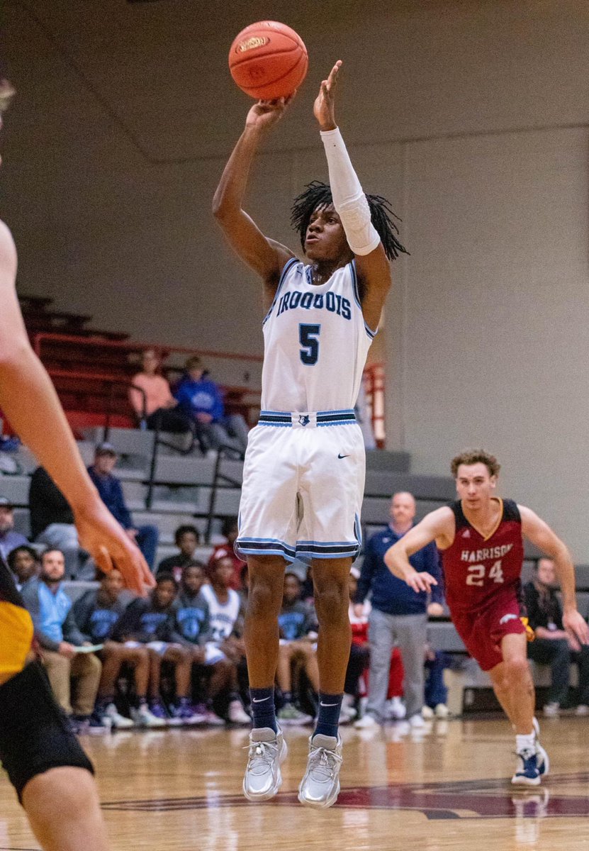 Congratulations to Davion Burton (<a href="/IsoDavi/">D</a>) for being selected to the All 6th Region second team!