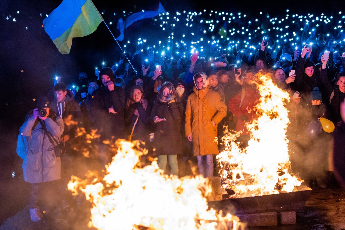 More than 20 thousand people take to streets in #Lithuania to support Ukraine amid #Russian invasion