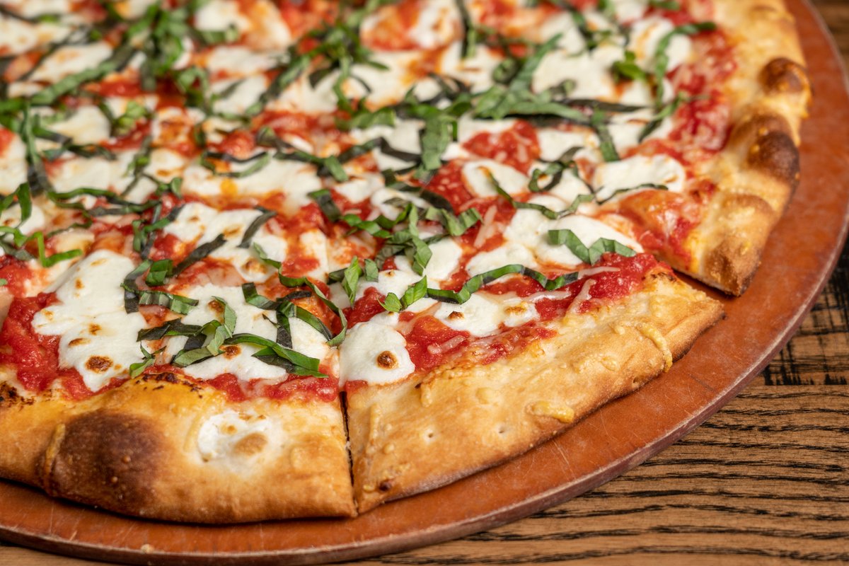 Stone_Werks's tweet photo. ✨ Happy Hour ✨
.
1/2 Off Select Appetizers &amp; Pizzas
.
MON-FRI 3pm-6pm
🍺Also $3, $4 &amp; $5 Cocktail, Beer &amp; Wine Specials

#stonewerks #sanantoniotexas #friedpickles #friday #happyhour https://t.co/LwBiroNxy9