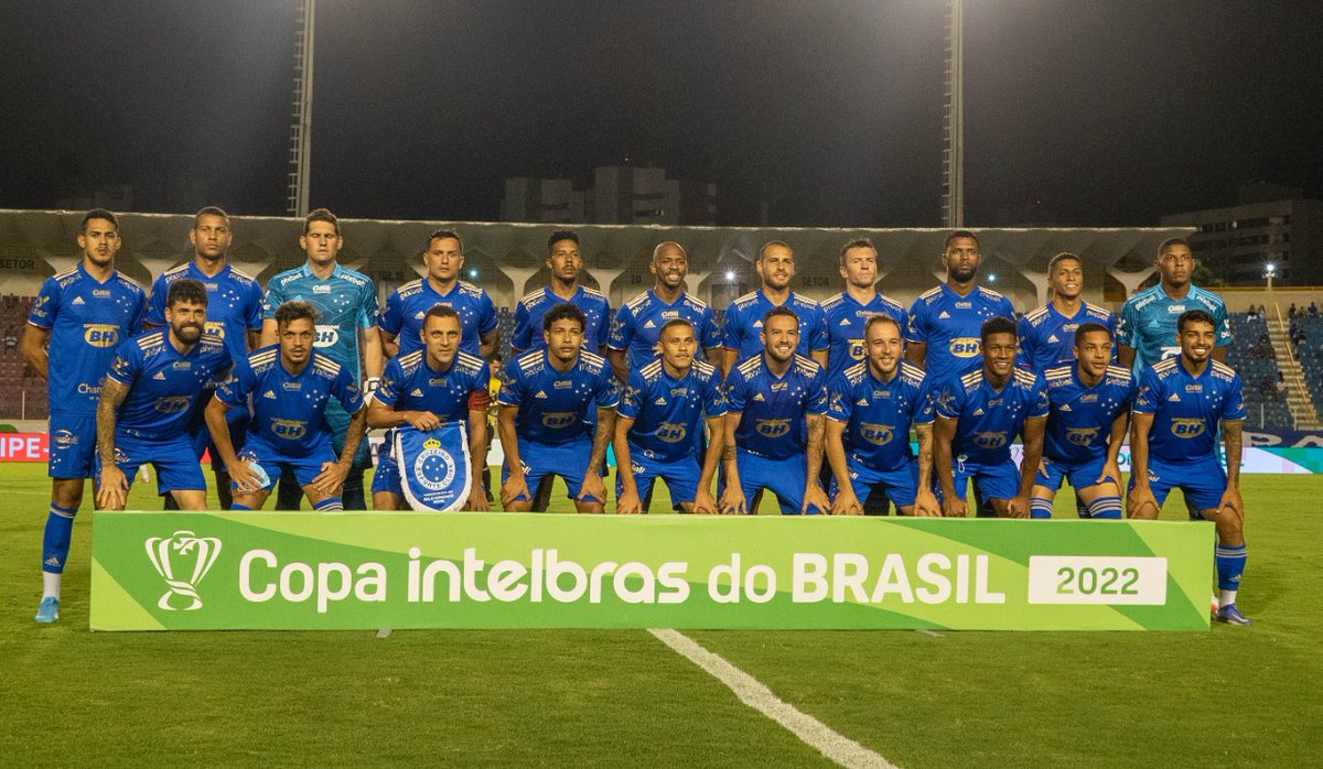 Cruzeiro's tweet photo. Trava na pose 
Chama no zoom dá um close 🎶😎

📸 @marcoferraz85 / Cruzeiro https://t.co/tXeXek0lHY