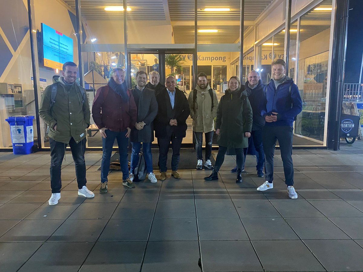 LauBosse's tweet photo. Vanavond met ⁦@BertvanSteeg⁩ en ⁦@BasRood⁩ bij clubs op maarschalkerweerd om te praten over problemen die er zijn en wat daar aan gedaan kan worden. Ook benieuwd? Naar de oplossingen? Lees ons manifest hieronder https://t.co/wirlQlL7ct