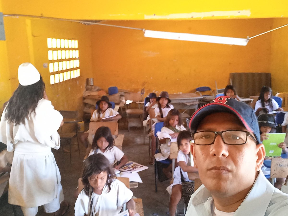 ADANKAMA1234's tweet photo. Entrega de libros del programa Todos a Aprender 'PTA" a los docentes y estudiantes del centro educativo Gun Aruwan del municipio de Valledupar. Agradecimientos al @PTA_Colombia y a la @SecEducVpar . @rodolfonobo https://t.co/1tJGBREzuZ