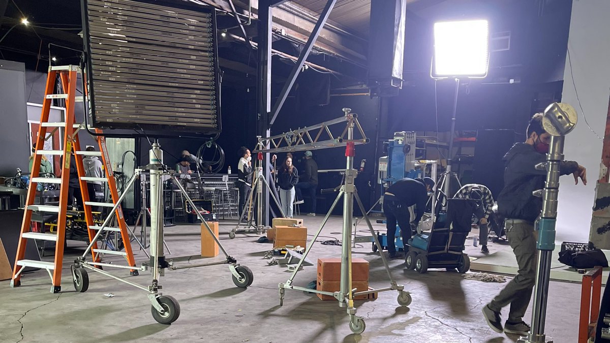 SASMOVIESTUDIO's tweet image. Rent out one of #SAS&apos;s sound stages! This is stage 3 from our Los Angeles Location🌴

Or sets are extremely spacious and we provide everything you need when it comes to filming any type of shoot🎥If you have any questions, just let us know and we are happy to assist you💯#Film