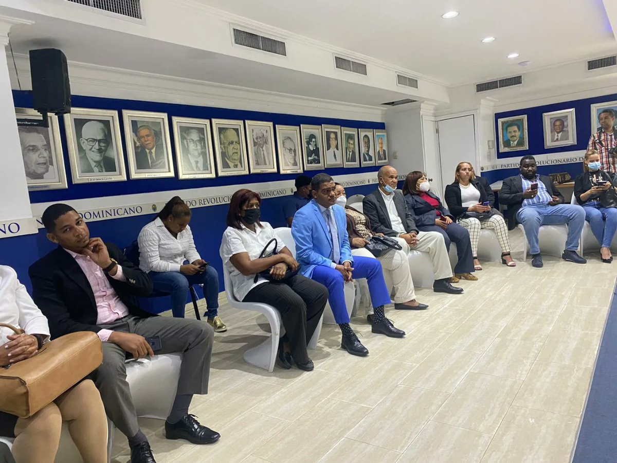 abogados_prd's tweet photo. Reunión del Frente Nacional de Abogados del @miprd, junto a @CabralPeggy y Amadeo Peralta. 

Seguimos avanzando con la candidatura de la próxima presidente de la Asociación Dominicana de Abogados, (ADOMA), Dra. @MaryPilyVeloz2

#miprd #abogados #gremio #Adoma https://t.co/LKkafqx0PE