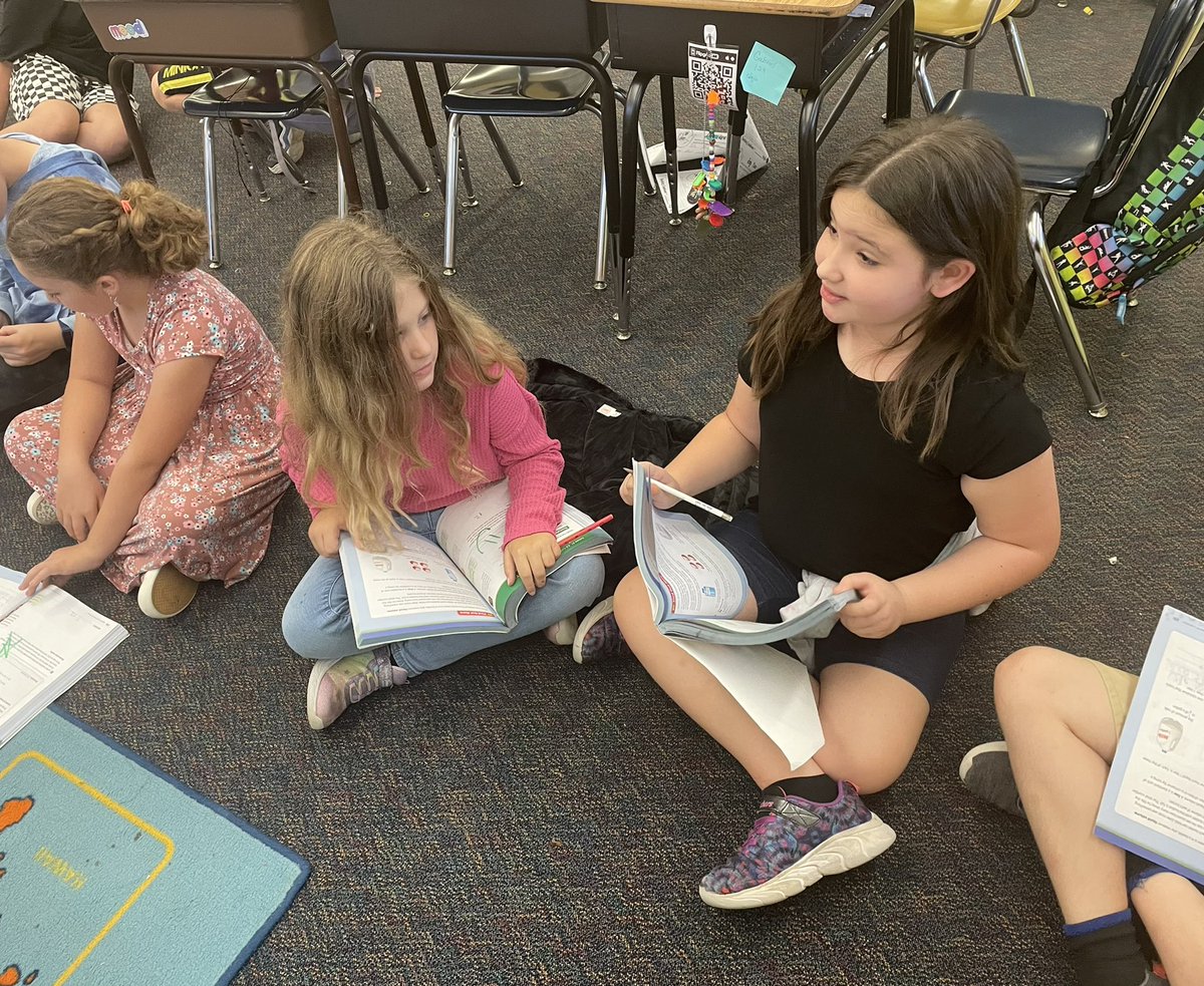 kellyzoucha's tweet photo. Explaining our math thinking, collaborating, &amp; using the BenQ technology to enhance our learning! @CitrusSchools @CitrusMath #celebratelps @CitrusSchools https://t.co/6x1IWHJ0Y6
