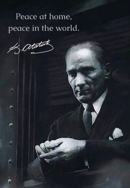 NATO'dan çıkalım, Avrupa Birliği'de neymiş? Montröyü yeniden revize edeceğiz gibi saçma sapan beyanlarda bulunan, uluslararası sistemi anlayamamış islamcı aktörlerin ideolojik söylemlerinin çöktüğünü an itibari ile gözlemlemiş oluyoruz.

#StopWar 
#ReisDünyayıGüncelliyor