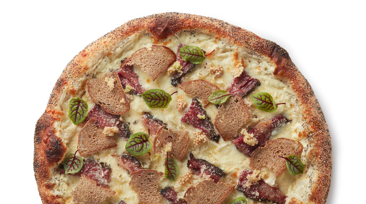 ModCuisine's tweet photo. We have a section in #ModernistPizza about bread finishing techniques, which carry over well to pizza. A seeded rim or crust is one of them! Using our starch slurry method developed in #ModernistBread, we made this New York pastrami #pizza with a poppy seed rim. https://t.co/TxCFtJQrIg