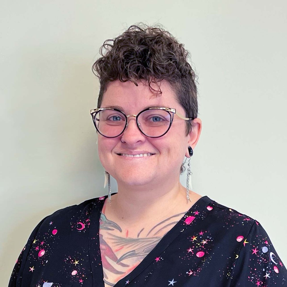 FrontLaneSafety's tweet photo. Meet Jess Oglesby. Talented Creative Director, auto enthusiast, and pet lover. If you like the new packaging for @FrontLaneSafety's Impulse collision avoidance system, give Jess a shoutout in the comments.

#FrontLane #Impulse #rearcollisionavoidancesystem #creative #packaging https://t.co/x8F3Tv8J95