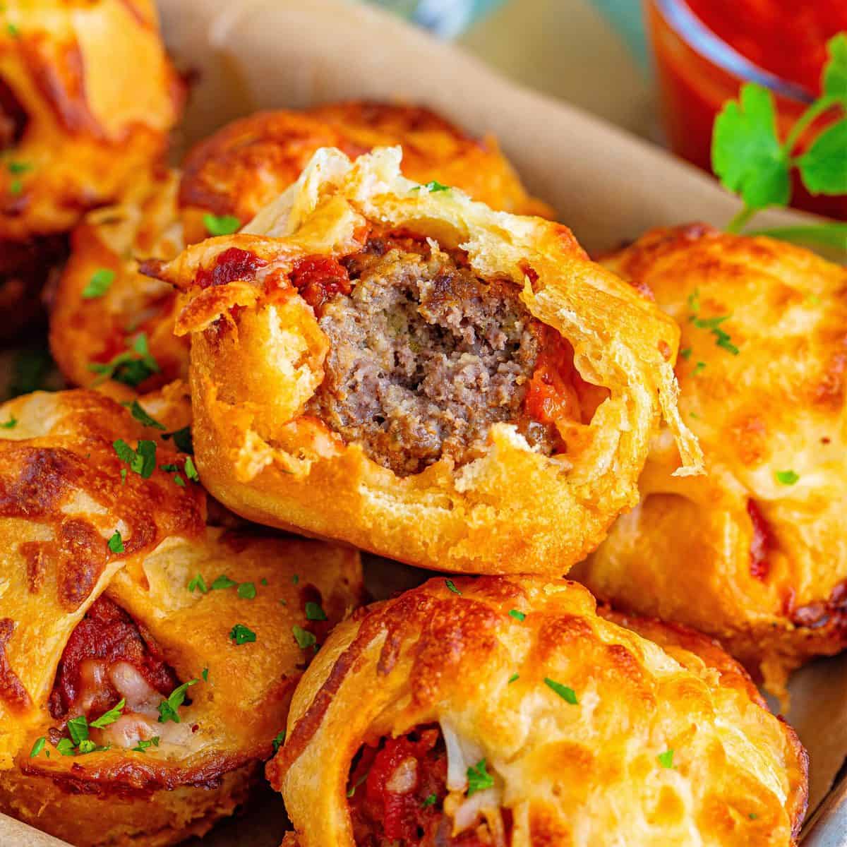 TheRecipeCookb1's tweet photo. 👍Meatball Sub Cups👍
A fun sandwich in handheld form, these Meatball Sub Cups are a fun and easy appetizer or dinner recipe for the whole family!
#recipes #cooking #baking #foodies
https://t.co/9acgheglfC https://t.co/c5HN0dyl5A