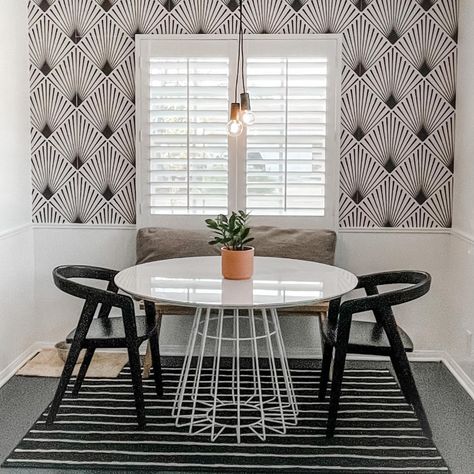 RustOleum's tweet photo. Dinnertime is enjoyed even more in a space you’ve put your heart into. #PrideInTheMaking #DIY
On Instagram:
📸 1 : @ sageandsalvage
📸 2 : @ tommystouch
📸 3 : @ homewithmariam
📸 4 : @ feelgood__livebetter https://t.co/un4BH3jd0i