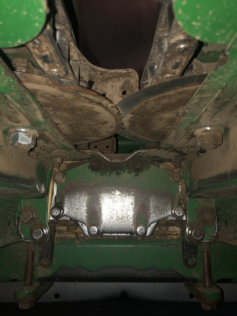 HortonSeedman21's tweet photo. 2012 JD 616C ARRO conversion Milo head. 2500 acres on conversion https://t.co/WMPgg5n8TC