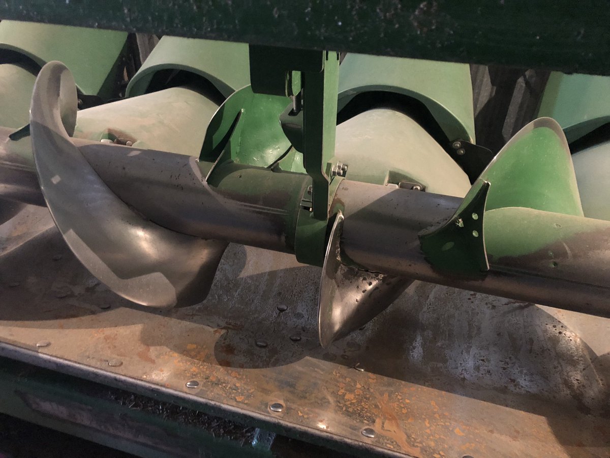 HortonSeedman21's tweet photo. 2012 JD 616C ARRO conversion Milo head. 2500 acres on conversion https://t.co/WMPgg5n8TC