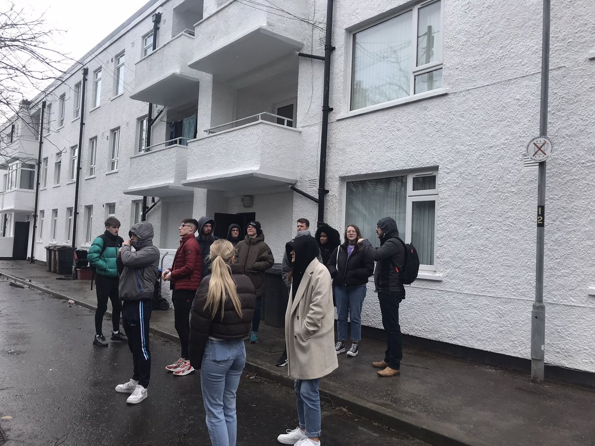 hezjritchie's tweet photo. This morning  @grafferty &amp; I took @PRD_UlsterUni students to Merville Garden Village to see what they have been learning in class about the origins of planning and the garden city movement - thanks to our brilliant contributor @Drumnadrough - Stephen, Catherine &amp; Barbara! https://t.co/k2pa5YAEPR