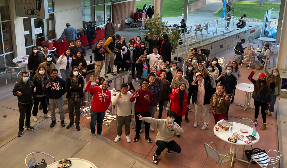 uazintl's tweet photo. This semester, we have over 3000 international students from 100+ countries on the @uarizona campus!  See how Global Ambassadors (GAs) create a supportive network and engage the international student community with a fun schedule of events &amp; activities. 

https://t.co/EWHArR8gcv https://t.co/EJ6ZLN6T05