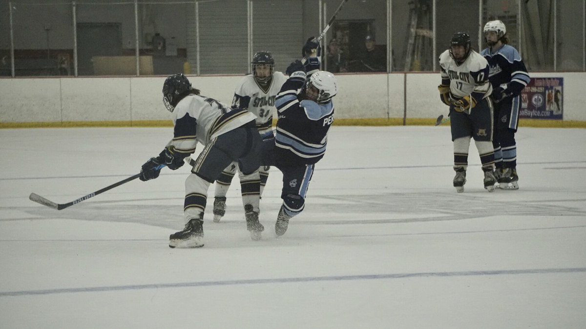 TylerRadai's tweet image. Laid the hippy and started a tilly, baud 😎 #hipcheck #goon #hockeyfight