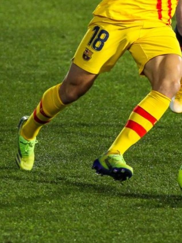bebaripi's tweet photo. President, @JoanLaportaFCB hi ha una equipació oficial i d'obligat compliment per part dels treballadors del club, prendrà accions ja??? https://t.co/skbXz1F4Uw