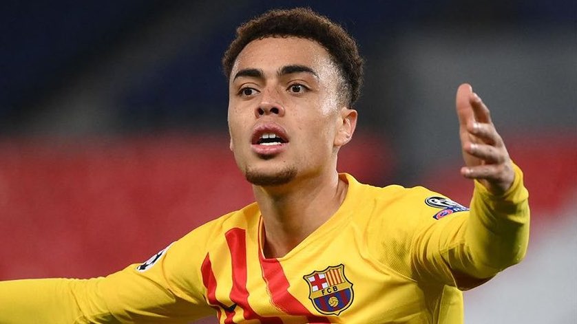 Iniestismo1899's tweet photo. Sergiño Dest ha resurgido de sus cenizas con Xavi. El lateral está a un nivel alto y quiere seguir demostrando su clase para ocupar la banda derecha del Barça. https://t.co/sbCUIV9DhO
