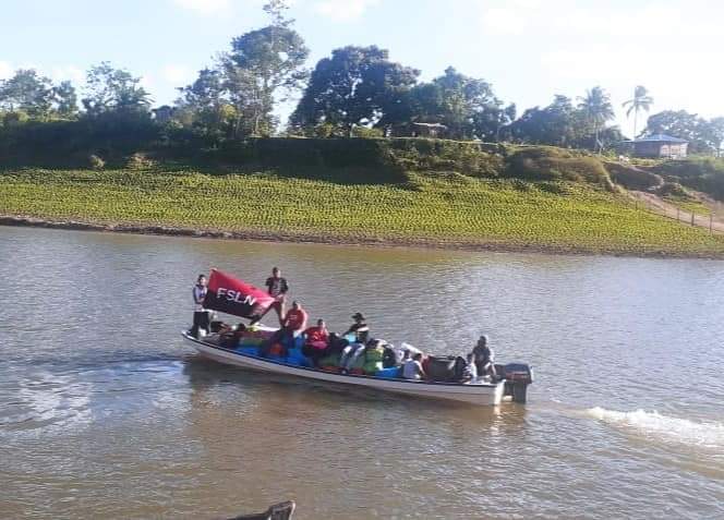Paquetes escolares son traslados hacia 9 comunidades indígenas del Litoral Sur en Prinzapolka, Caribe Sur. 

Los paquetes contienen una mochila con útiles escolares los estudiantes, y para los maestros un maletín con material fungible. #Nicaragua 🔴⚫