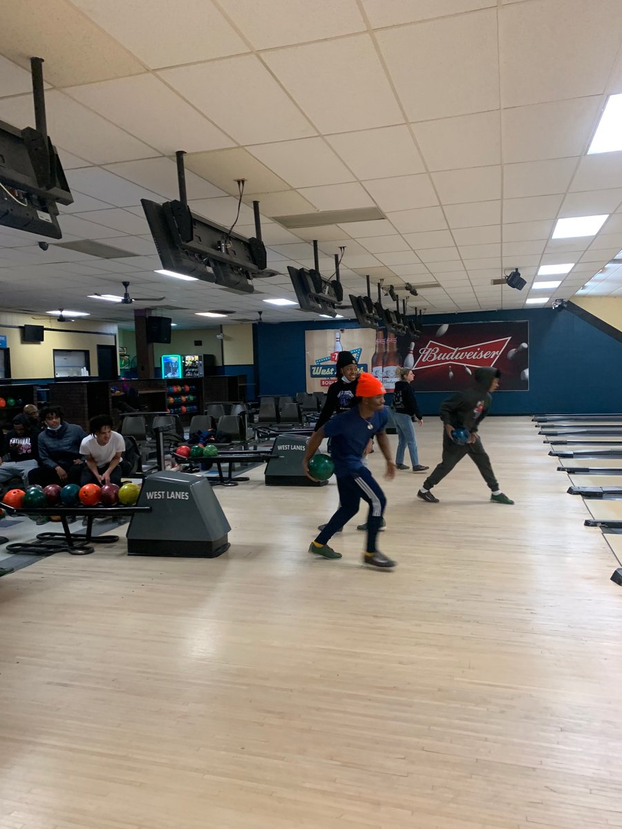 ops_vikinghoops's tweet photo. We decided to give our varsity guys a day off of the court and enjoy time together bowling https://t.co/ykgWahRoaU