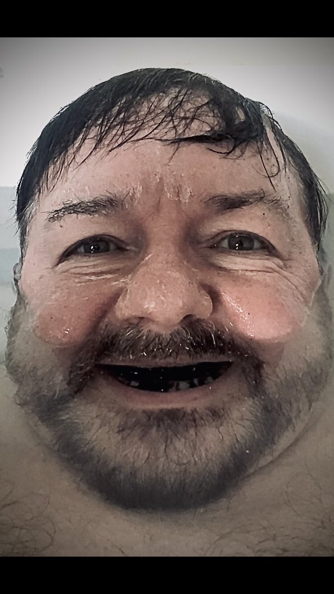 rickygervais's tweet photo. As a respected celebrity, let me know if you want me to sort out this Russia shit, yeah? https://t.co/l9YeWPL5mp