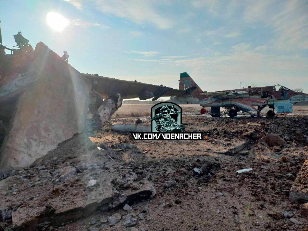 уничтоженный аэродром в 1941 году. разбомбленные самолеты на аэродроме в 1941. авиация под сталинграда 1942. подбитые аэродромы. разбомбленные самолеты на аэродроме в 1941.