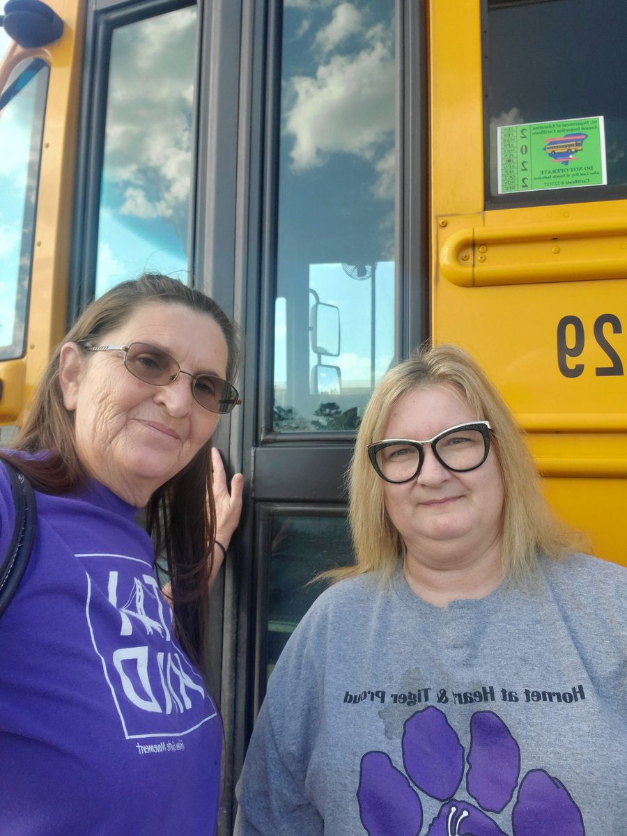 HESHORNETSROCK's tweet photo. This is how we roll in the PM, because HES Bus Drivers ROCK! Thank you Mrs. Rita, Ms. Emma, Ms. Bonnie, and Ms. Corenthia for your early mornings and late afternoons to ensure our HES Hornets arrive to school and home safely! ๐๐
#happybusdriverappreciationweek https://t.co/1FtjIATM5g