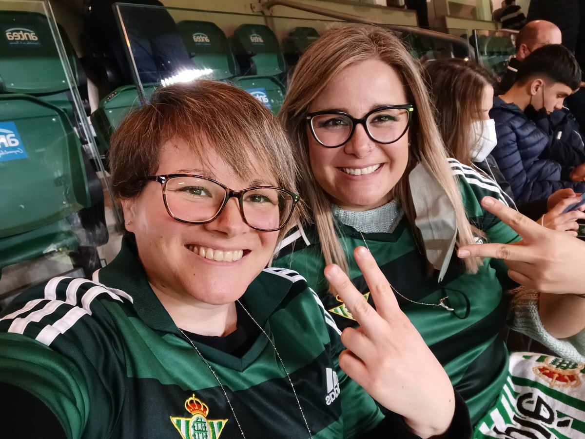 anacst_'s tweet photo. Vaaamoosss!! Pasamos de ronda!!
#PartidoDeInfarto #MushoBetis 🤍💚
#EuropaLeague 
#EuroBetis https://t.co/ggbcaJvLxa
