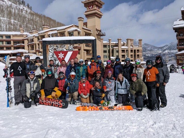 agile_space's tweet image. Turns out rocket scientists make pretty good skiers. #tothemoon 🚀 🏂⛷️🚀